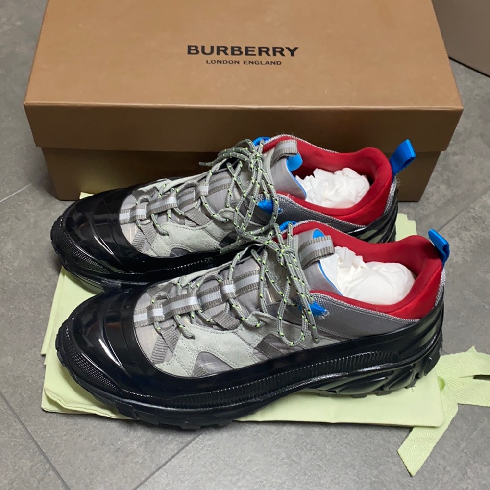 Authentic Burberry Arthur Sneakers.